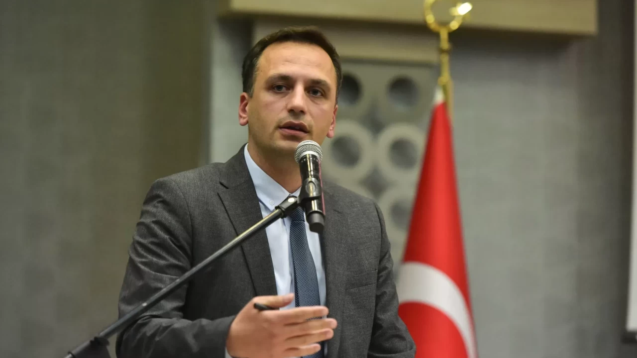 CHP'li Bornova Belediye Başkanı Ömer Eşki 'nitelikli dolandırıcılık'tan gözaltına alındı