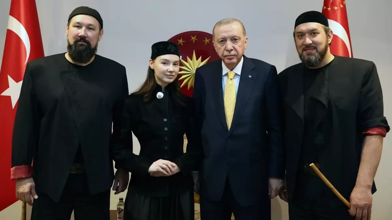 Cumhurbaşkanı Erdoğan 'Ay Yola' grubunu kabul etti