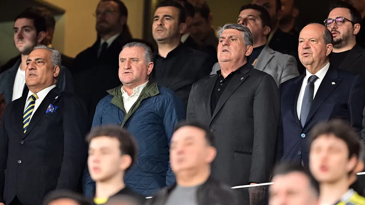 Bakan Bak, Fenerbahçe - Beşiktaş derbisini takip etti
