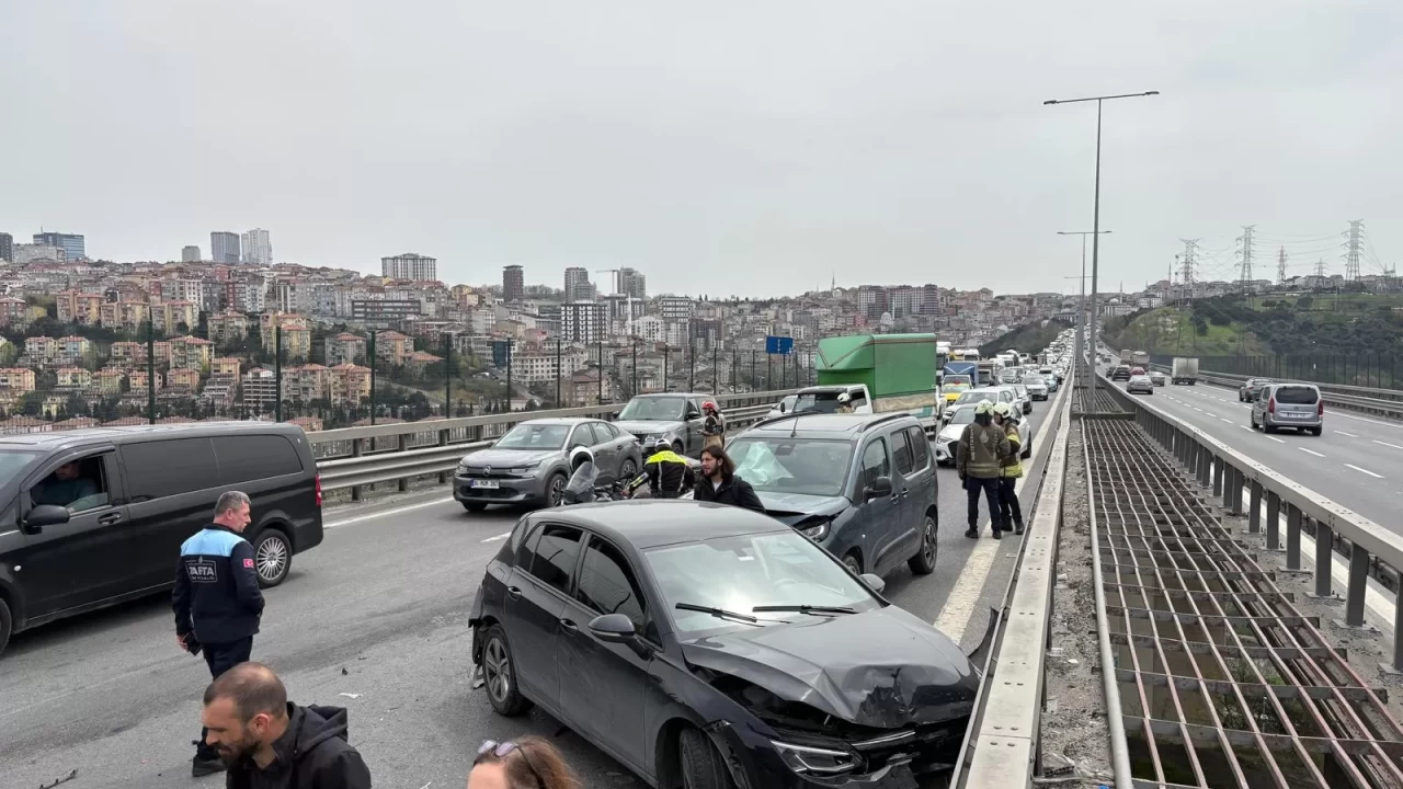 6 araç birbirine girdi! Kağıthane'de trafiği felç eden kaza