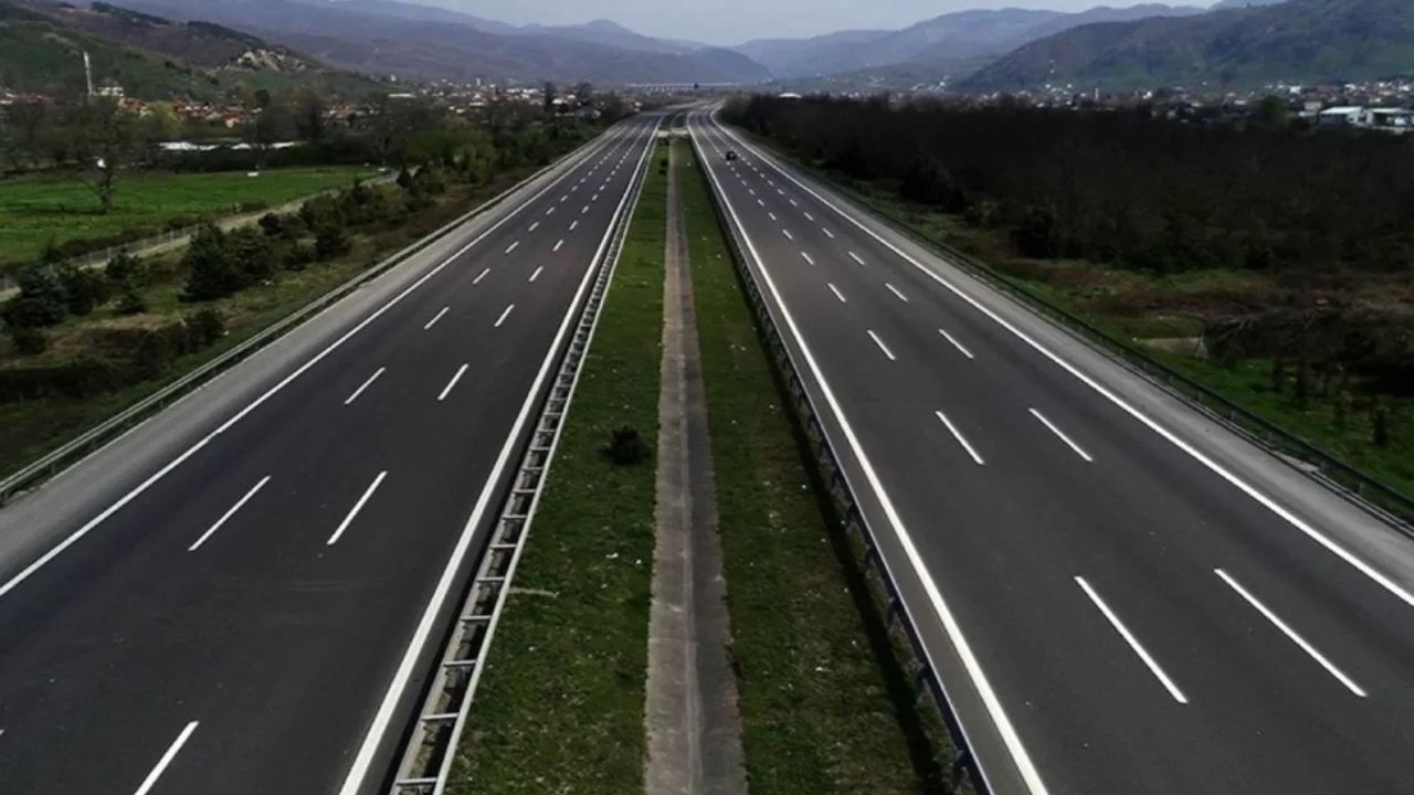 Karayollarında hafta başı mesaisi: TAG Otoyolu ve Çayeli Tüneli'ne dikkat!