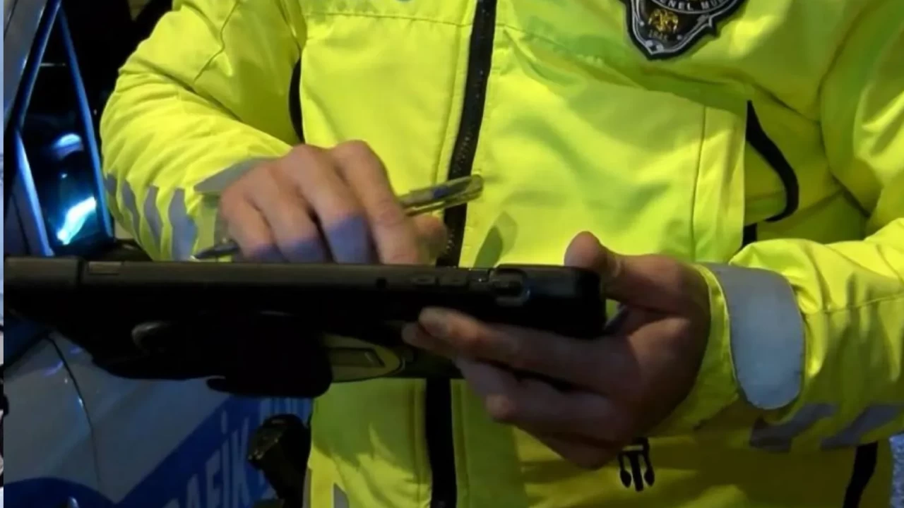 Kayseri Trafik Cezaları 2026: Kaç Sürücüye Ceza Kesildi? Ehliyetsiz Araç Kullanmanın Cezası Ne Kadar Oldu?