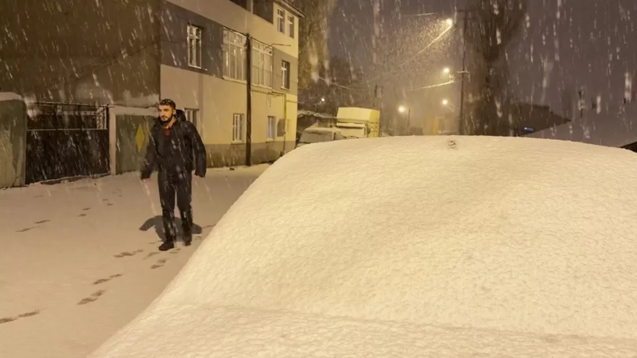 Kars Sarıkamış'a kış geri döndü!