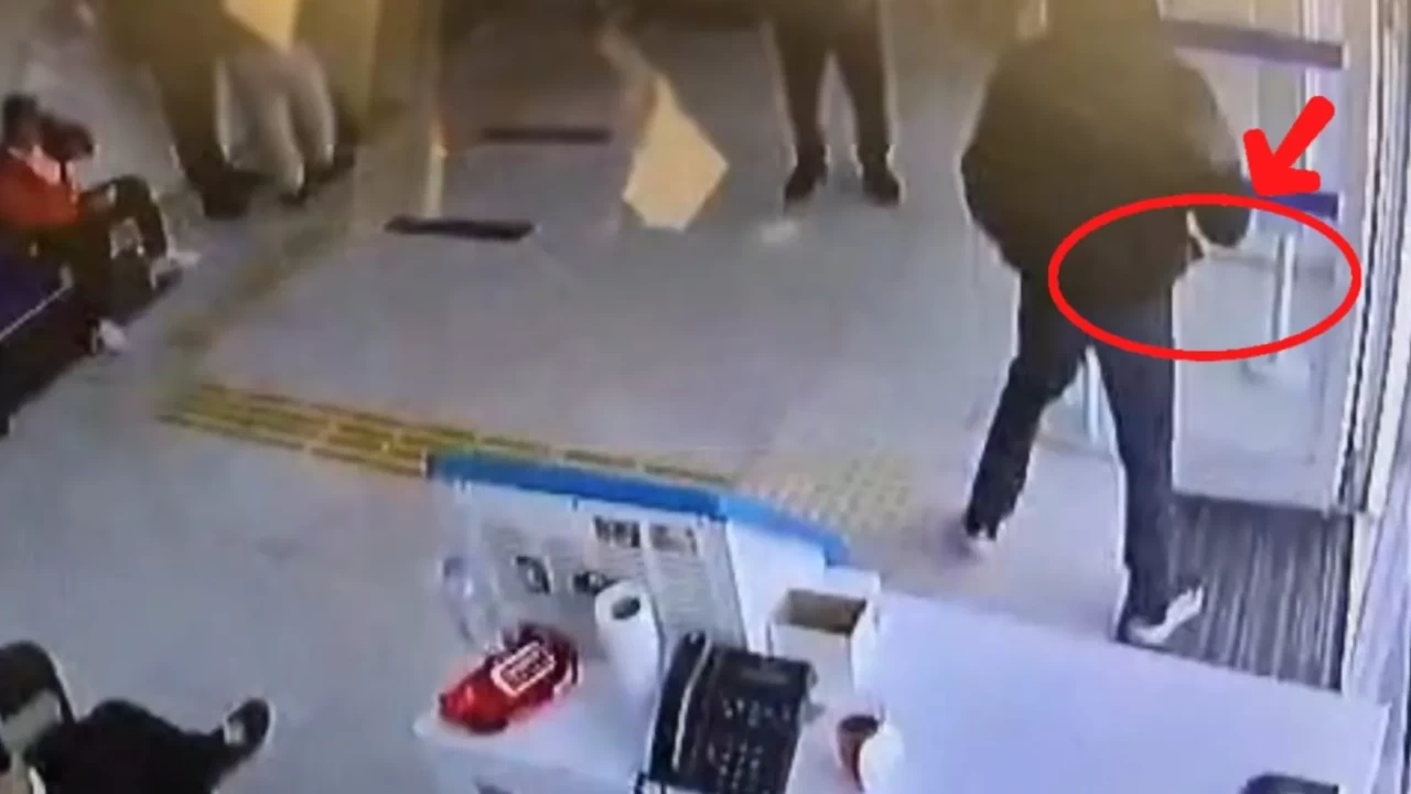 Mersin’de satırlı gaspçıya polis freni: Banka şubesini hedef almıştı!