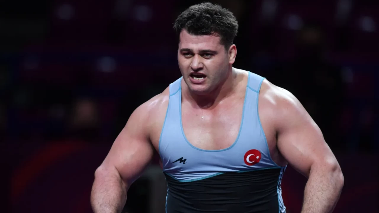 Ankara’da coşkulu anlar: 13. kez Avrupa şampiyonu olan Rıza Kayaalp mehterle karşılandı