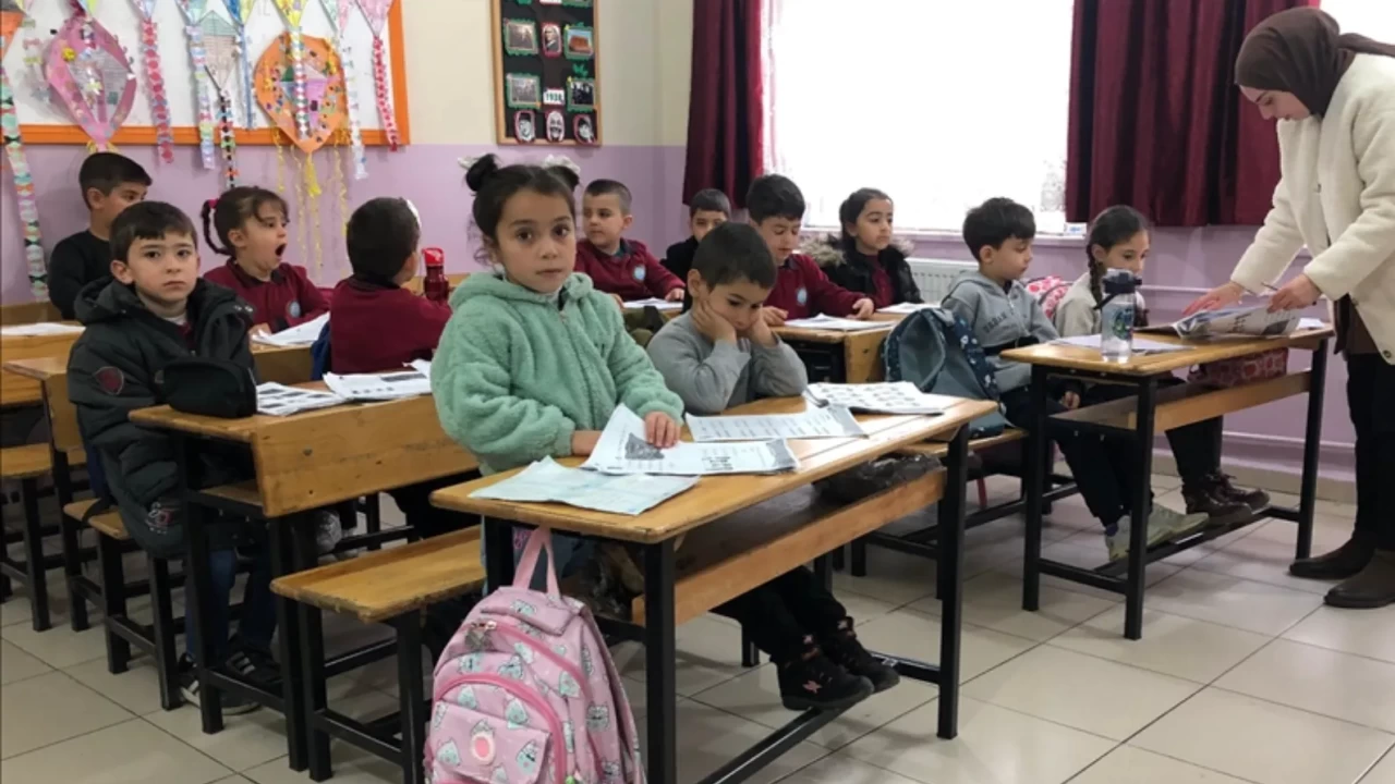 YARIN OKULLARDA GREV Mİ VAR, İSTANBUL’DA OKULLAR AÇIK MI? 15 Nisan Çarşamba hangi sendikalar iş bırakıyor? MEB, Eğitim-Bir-Sen, Türk Eğitim-Sen ve Eğitim-İş grev kararı son dakika detayları!