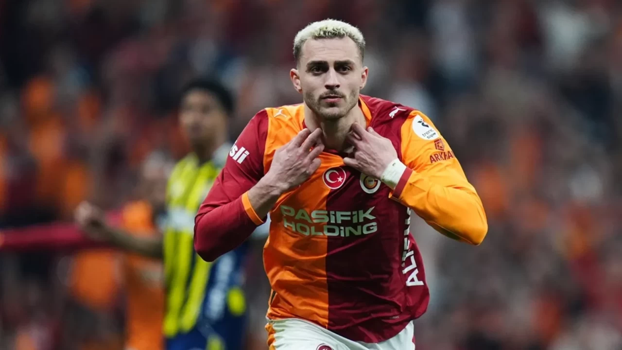 BARIŞ ALPER YILMAZ’DAN RETRO ÇIKARTMASI! 3-0’lık derbi zaferi sonrası pantolonu olay oldu