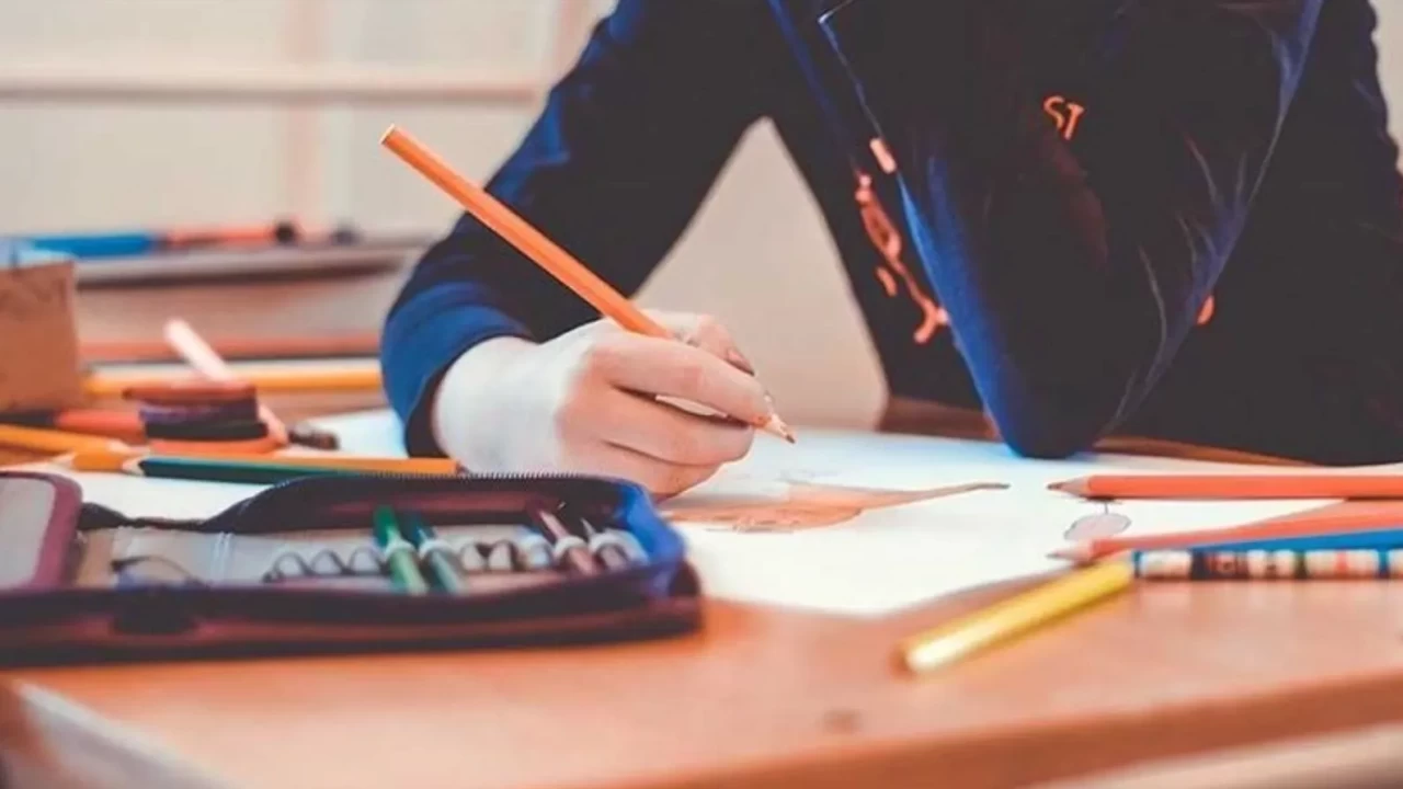 ÖZEL OKULLAR TATİL Mİ? 15 Nisan Çarşamba bugün özel okullarda grev var mı? Kolejlerde ders yapılacak mı? İşte son durum!