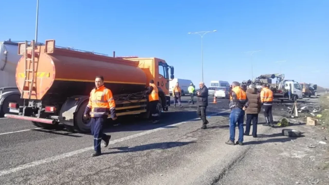 ANKARA KAZA SON DAKİKA: Kuzey Çevre Yolu'nda Katliam Gibi Kaza! 5 Ölü
