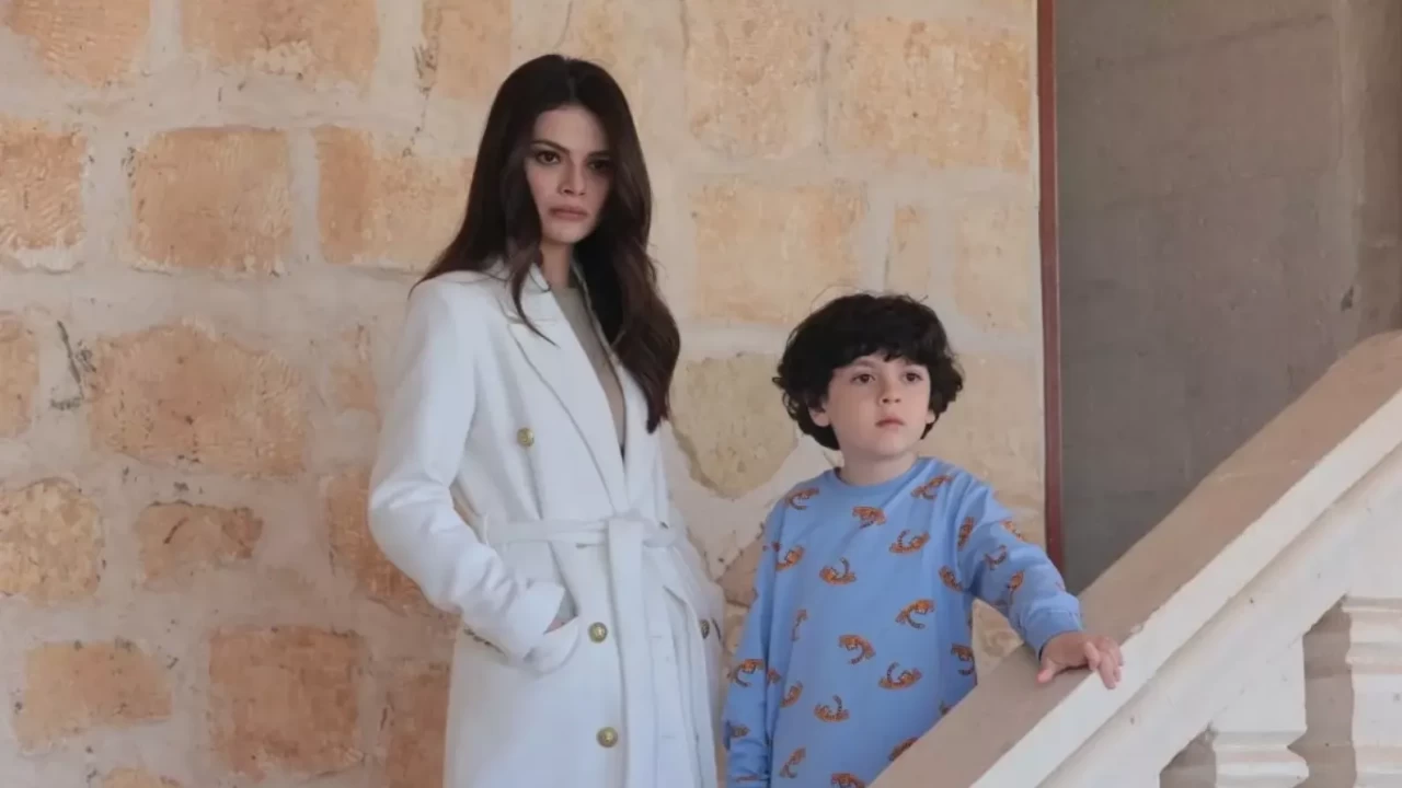 Uzak Şehir 59. bölüm fragmanı izle! Cihan kıskançlık krizinde, Uzak Şehir yeni bölüm fragmanı geldi mi?