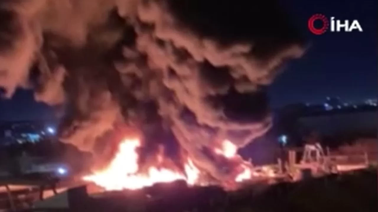 Tuzla’daki polyester fabrikasında yangın! Ekipler olay yerinde...