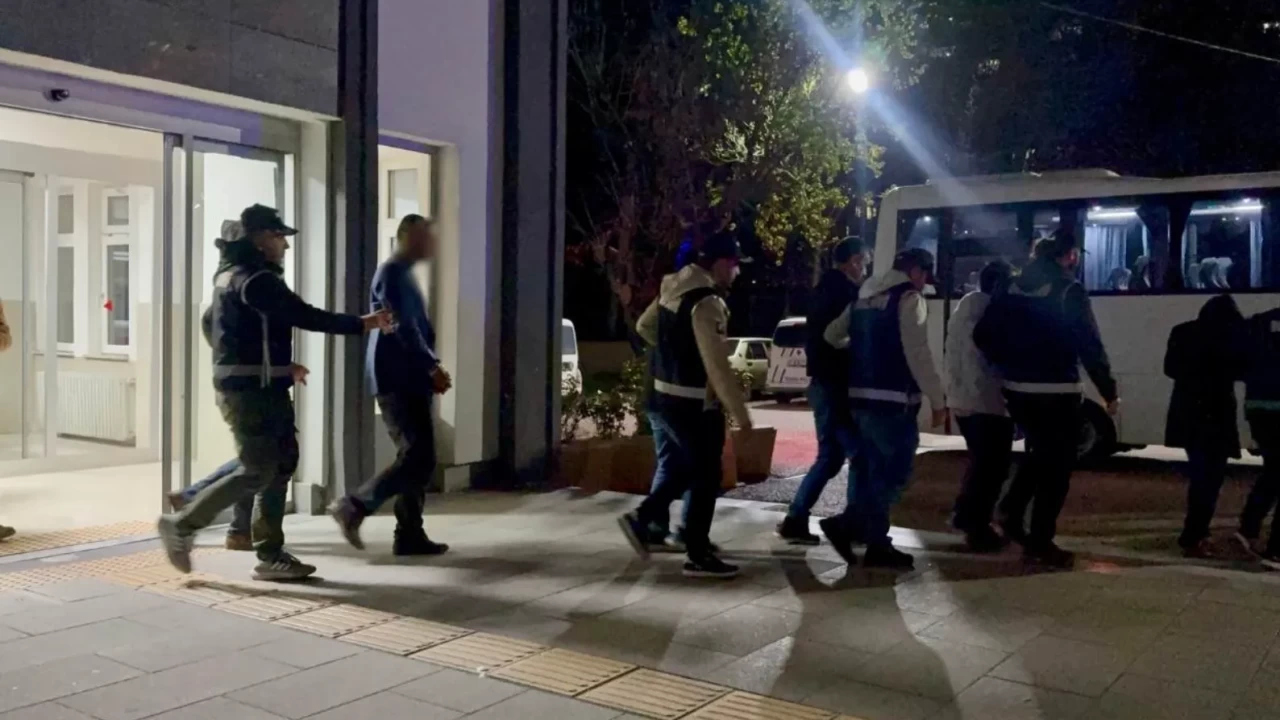 Tokat ehliyet sınavı yapay zeka hilesi: 14 şüpheli tutuklanarak cezaevine gönderildi