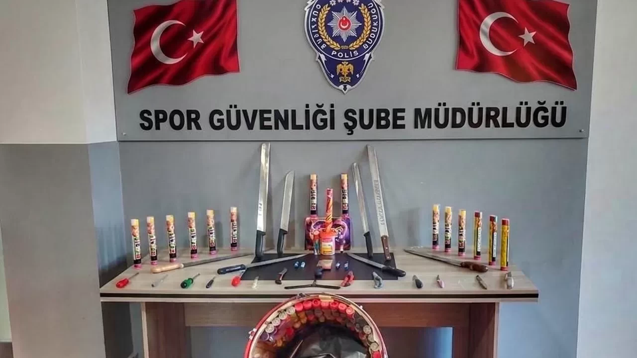 Süper Lig maçı öncesi deplasman otobüsünden cephanelik çıktı!