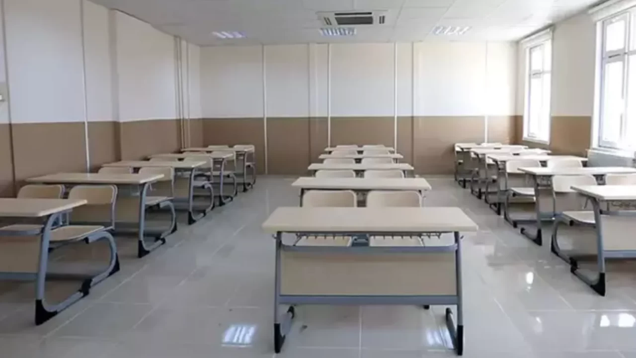 SON DAKİKA: YARIN OKULLAR TATİL Mİ? 16 Nisan Perşembe İstanbul, Ankara, İzmir ve Türkiye geneli okul var mı? Valiliklerden flaş karar