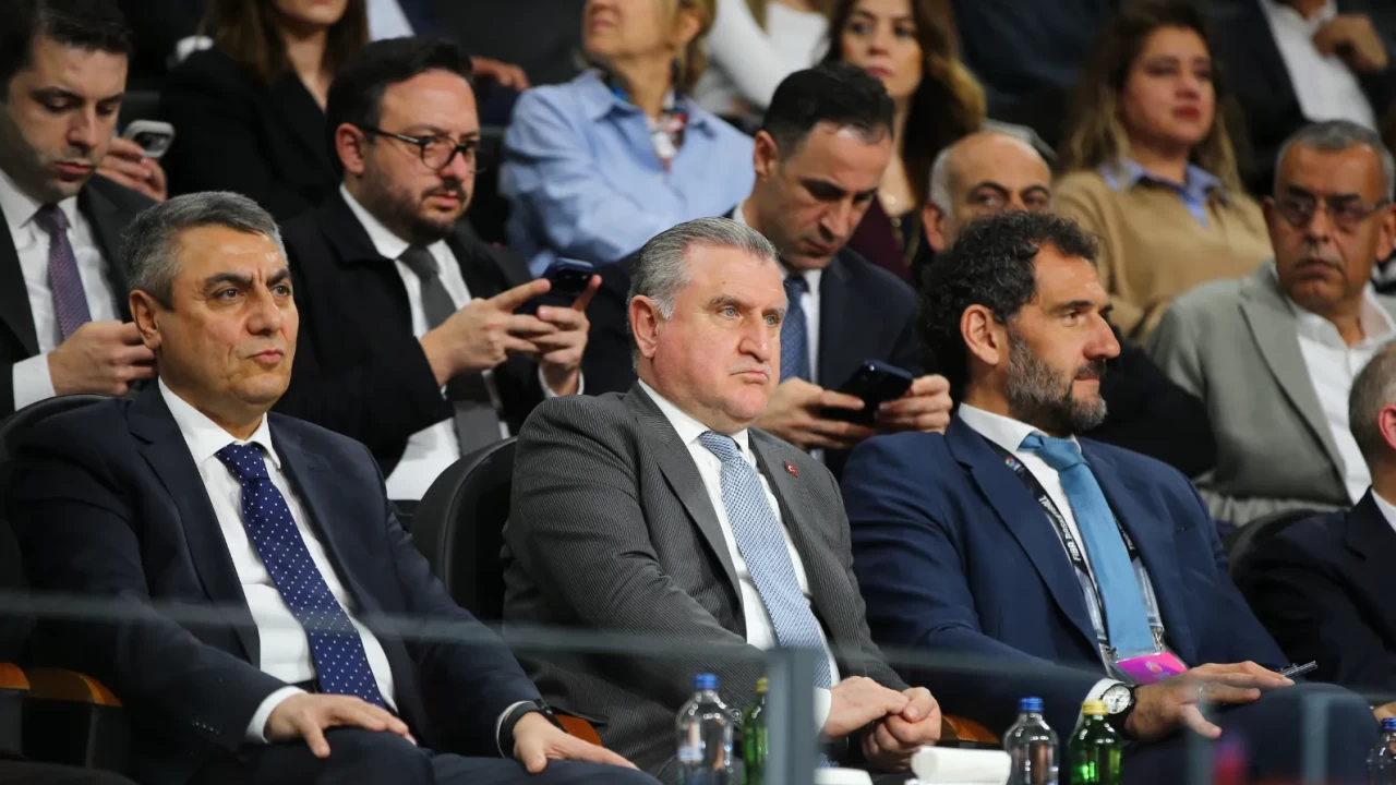 Avrupa’nın en büyüğü ÇBK Mersin! Bakan Bak şampiyonluğu yerinde izledi