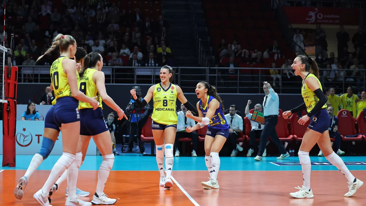 Fenerbahçe Kadın Voleybol Takımı, seride durumu 1-1'e getirdi