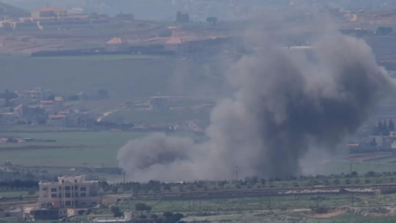 Ateşkes sadece kağıtta kaldı: İsrail ordusu Lübnan'da işgal dışındaki köyleri vuruyor!