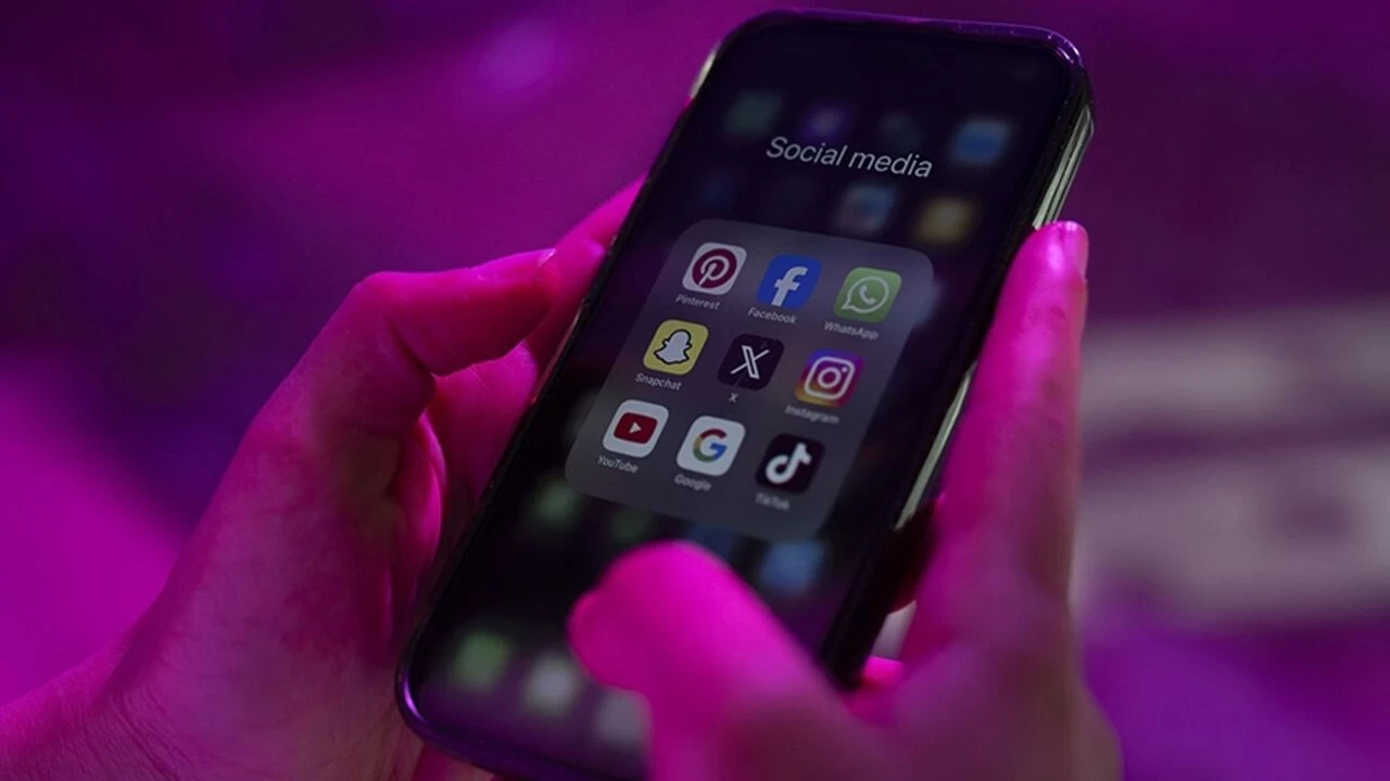 Sosyal medyaya kimlikle mi girilecek, ne zaman 2026? Kimlik doğrulaması yapmayan hesaplar kapatılacak mı?