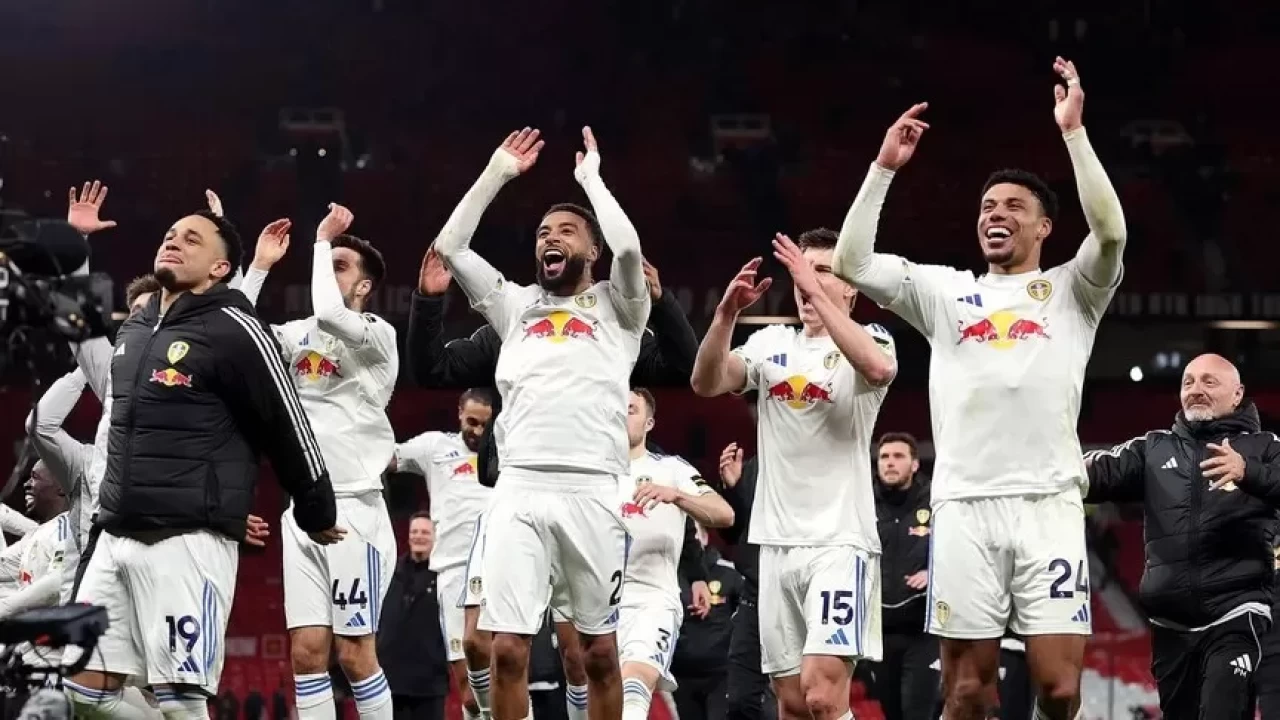 Leeds United 45 yıl sonra Old Trafford'da galip geldi!