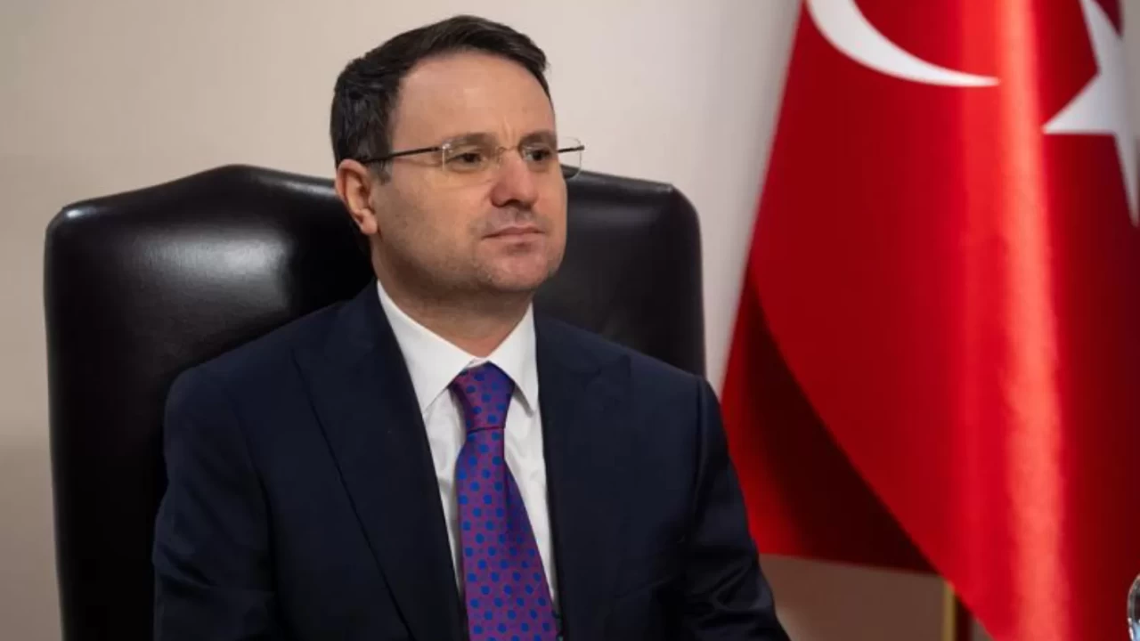 Bakan Gürlek duyurdu: Cezaevlerinde kitap seferberliği!