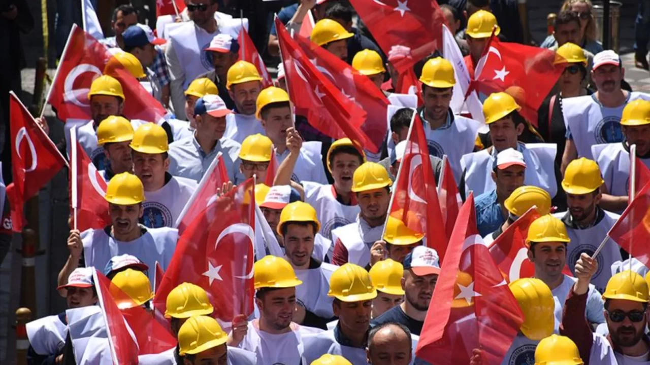 1 Mayıs mesajları 2026: En güzel İşçi Bayramı kutlama ve tebrik sözleri