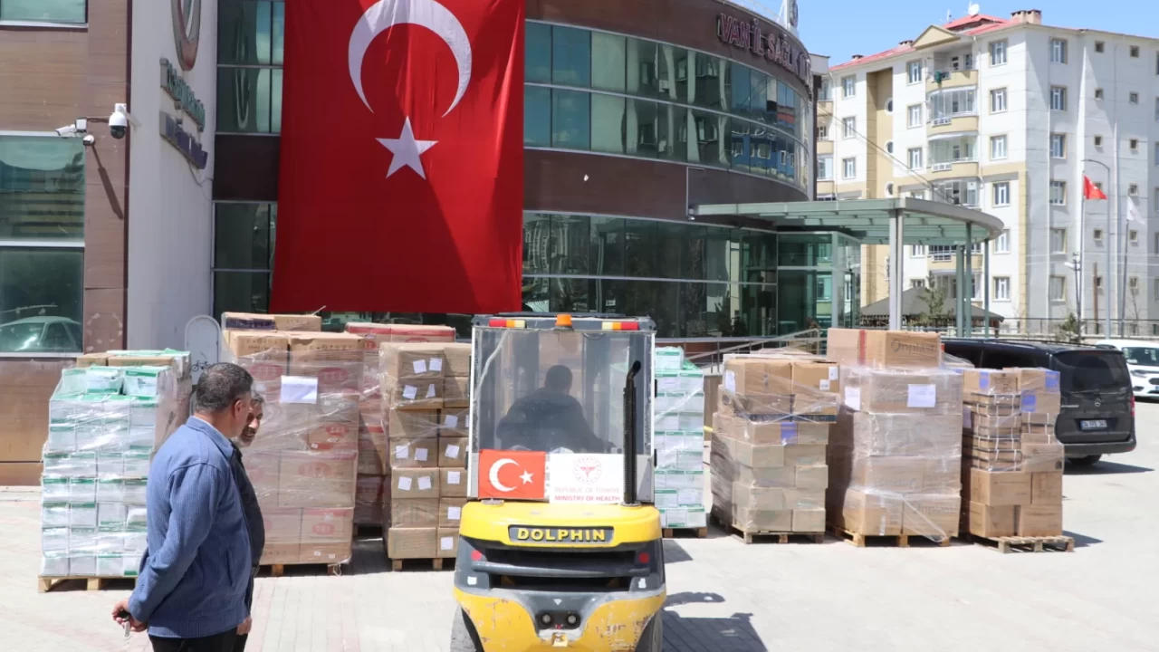 Van'dan İran’a 6 yardım TIR’ı daha gönderildi