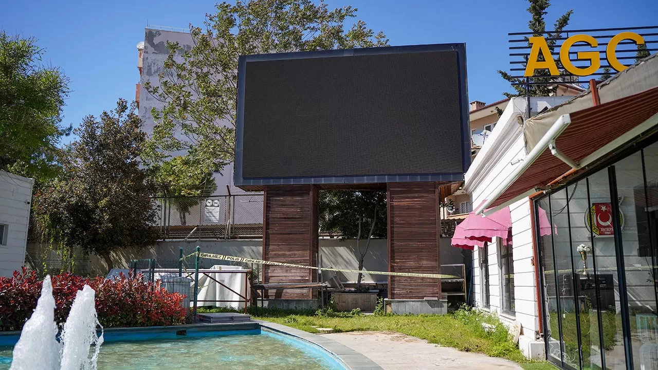 Antalya'da parkta erkek cesedi bulundu