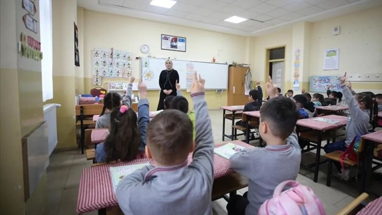 YARIN ANKARA'DA OKULLAR TATİL Mİ? 15 Nisan Çarşamba Ankara'da okul yok mu, ders var mı? İşte Valilik ve MEB'den gelen son dakika açıklaması!