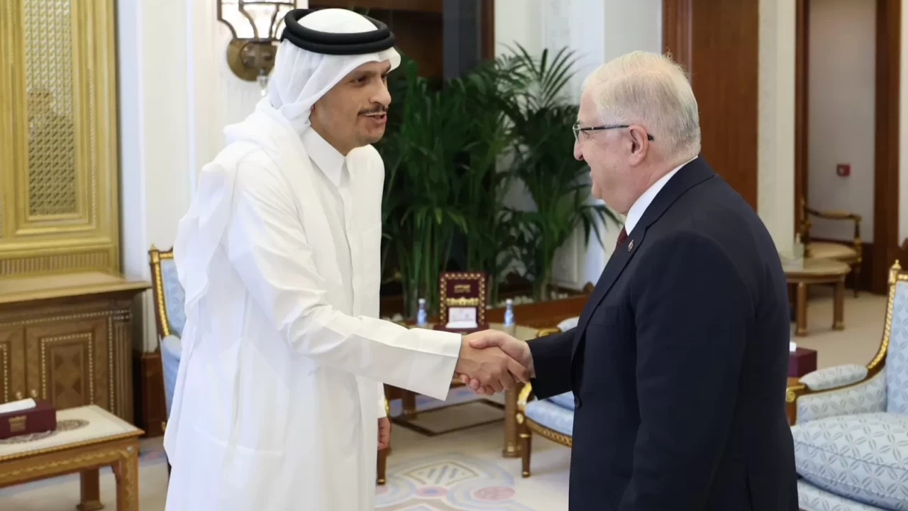 Bakan Güler Doha’da Katar Emiri ile bir araya geldi