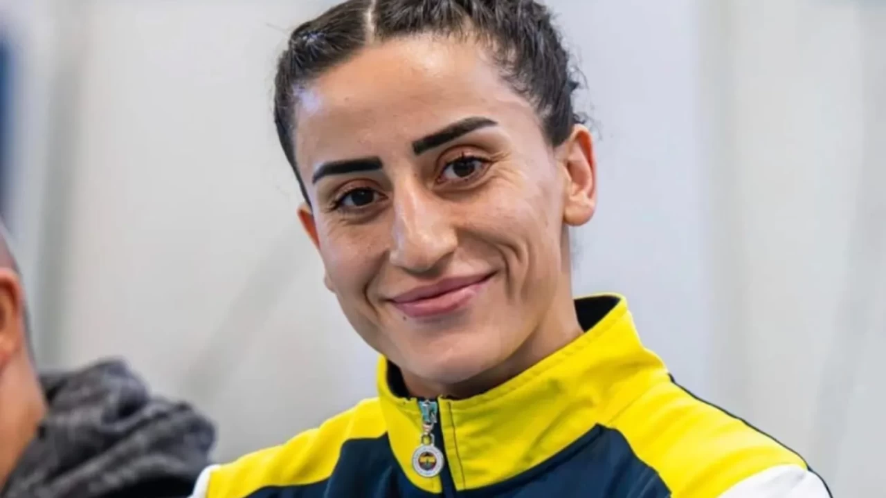 Elazığlı milli boksör Gizem Özer dünya şampiyonluğu için Brezilya yolcusu!