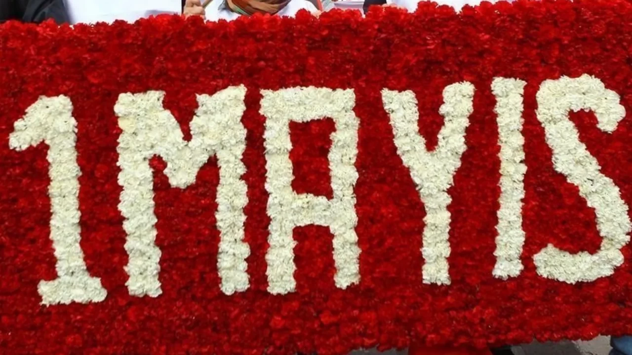 1 MAYIS RESMİ TATİL Mİ, YARIM GÜN MÜ? 1 Mayıs 2026 hangi güne denk geliyor? İşte beklenen 3 günlük tatil fırsatı