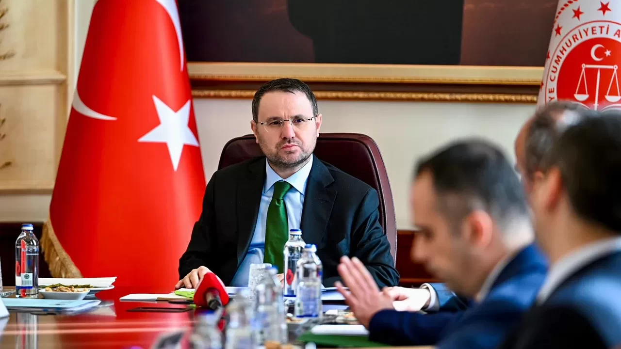 Bakan Gürlek, Türkiye Noterler Birliği heyeti ile görüştü