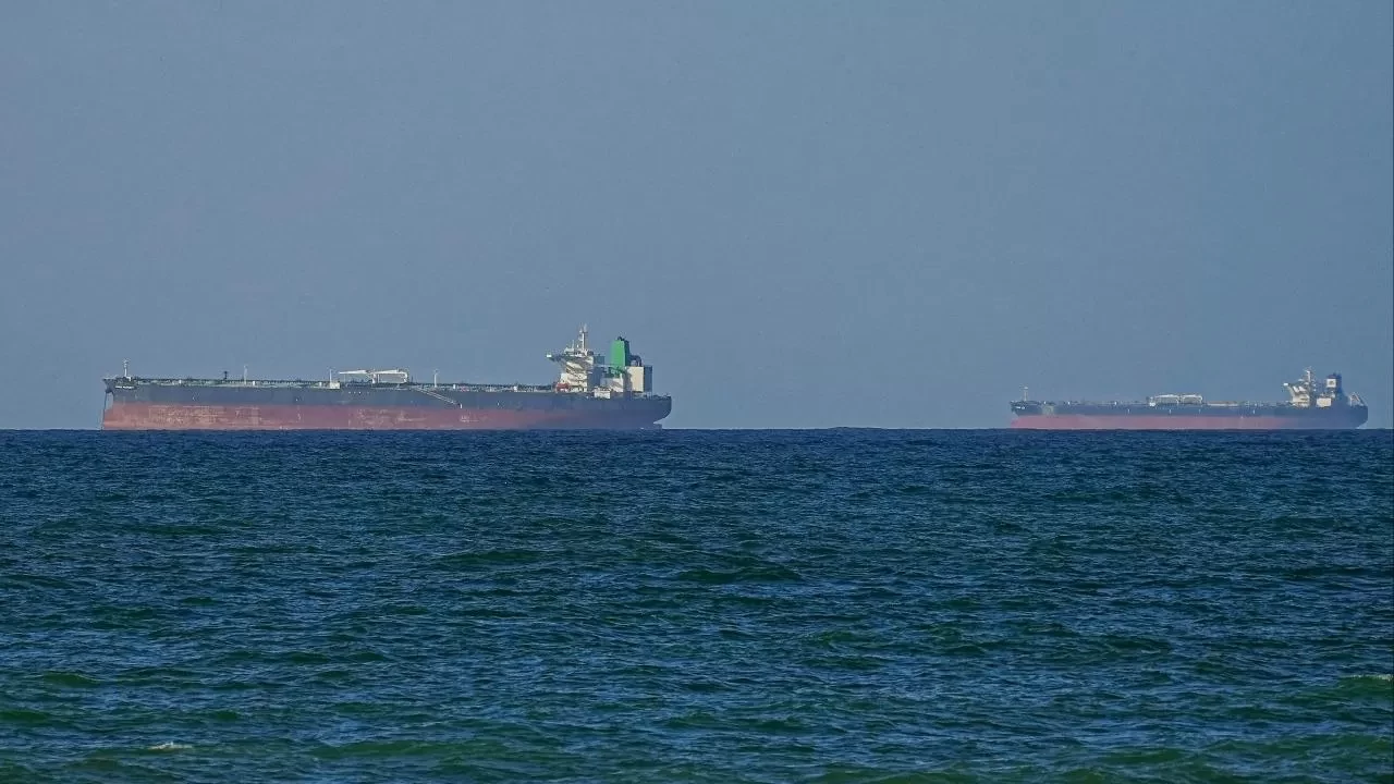 Hürmüz Boğazı'nda hareketlilik! Gemiler rotasını çevirdi