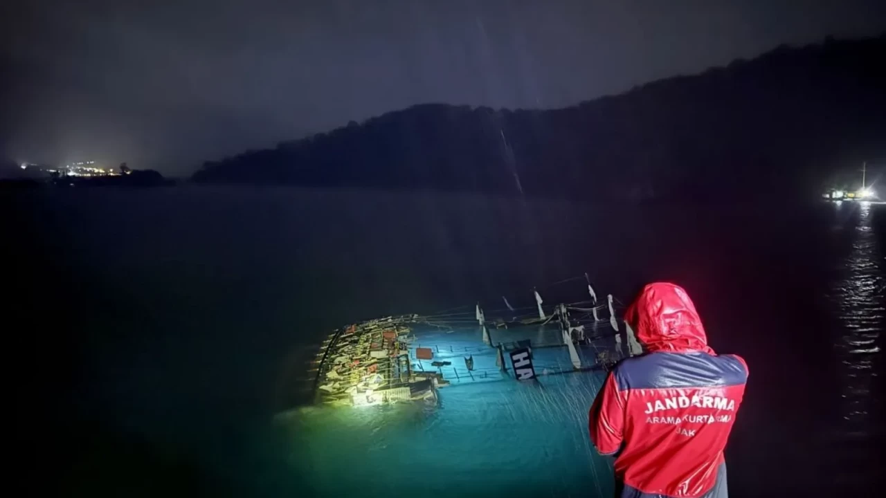 Fethiye Ölüdeniz'de Tekne Battı: 1 Kişi Kayıp