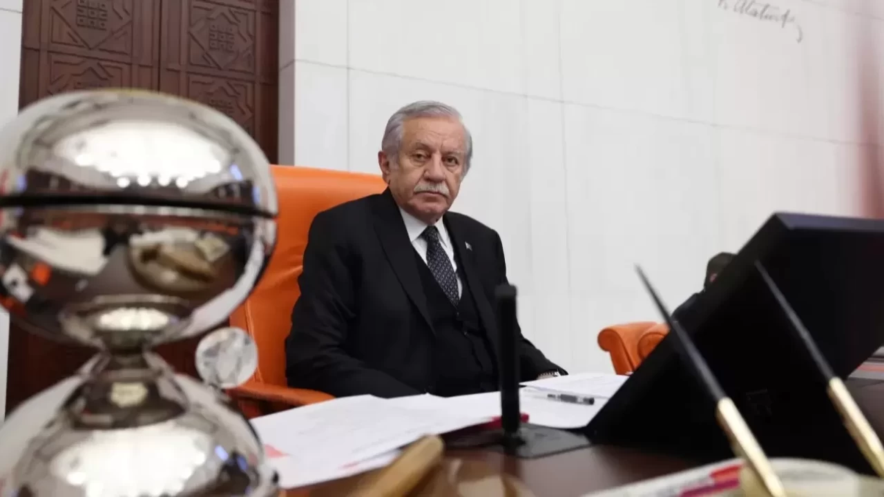 MHP'li Celal Adan’dan 23 Nisan mesajı: İşgal karanlığını boğan hürriyet meşalesi