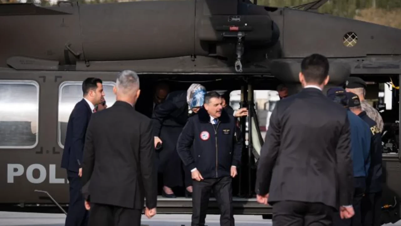 Gök Vatanda yerli gövde gösterisi: Bakan Çiftçi T-70 ile havalandı!