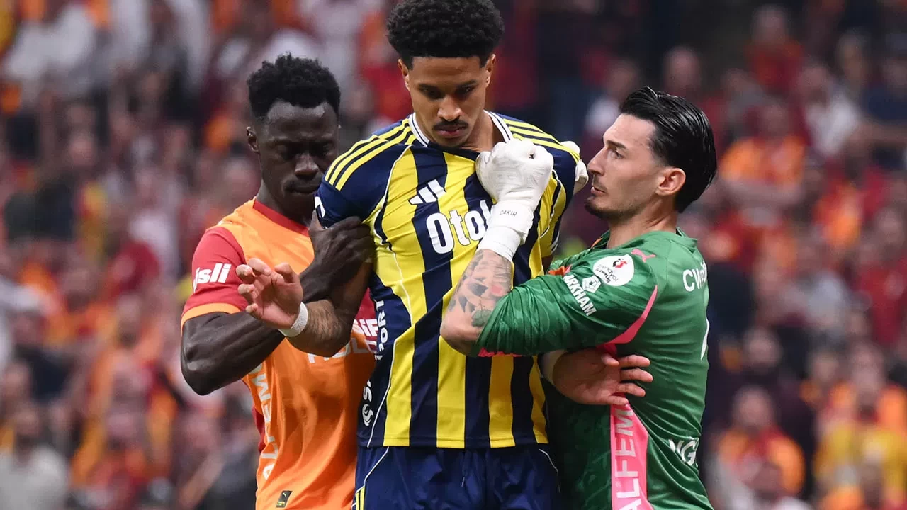 Oosterwolde ile Uğurcan arasında gerginlik! Galatasaray - Fenerbahçe derbisinde tansiyon yükseldi!
