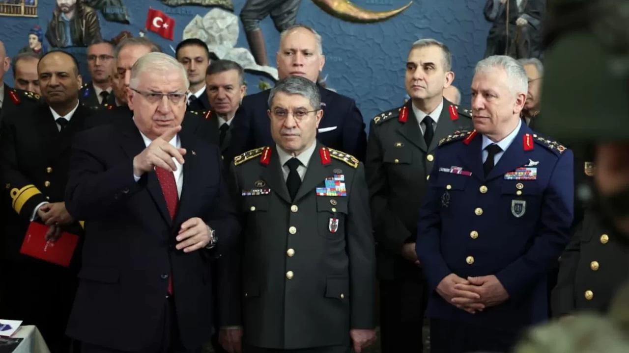 Kara Kuvvetleri’nde kritik zirve: Güler komuta kademesiyle toplandı