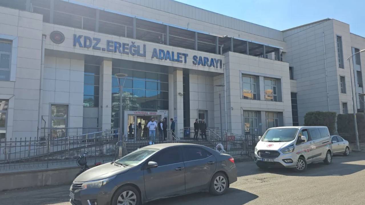 Ereğli Adliyesi’nde şok olay! Tutuklandığını öğrenince camdan aşağı atladı: Ağır yaralı şüphelinin durumu kritik!