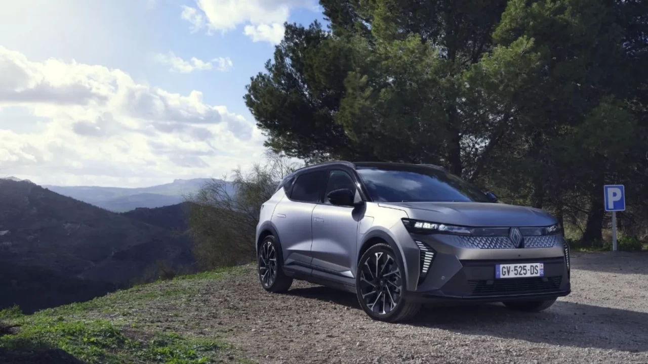 Renault’da elektrikli ailenin üst segment temsilcisi: Scenic E-Tech elektrikli Türkiye’de