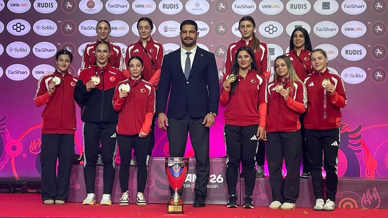 Kadın milli güreşçiler, Avrupa Şampiyonası'na damga vurdu!