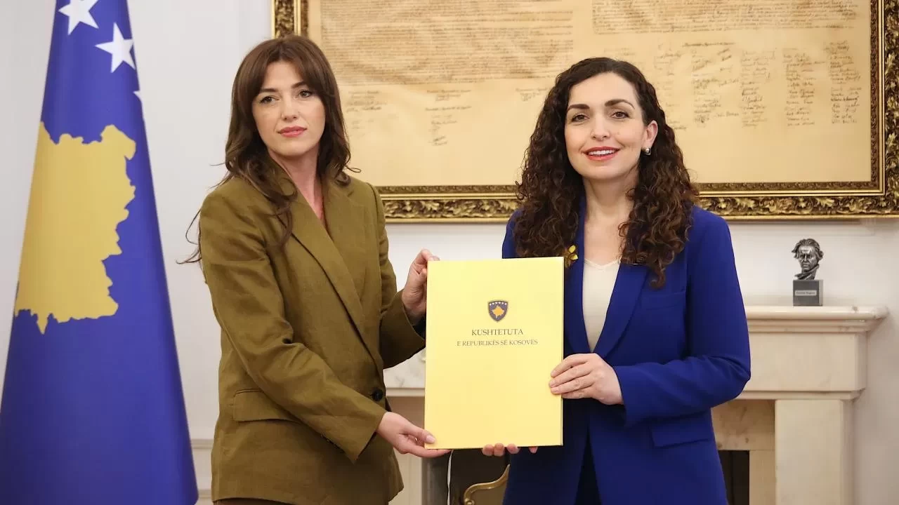 Kosova’da görev değişimi: Osmani görevi Haxhiu’ya devretti