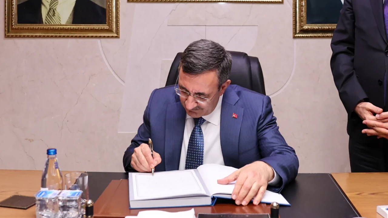 Cevdet Yılmaz Diyarbakır’dan dünyaya seslendi: 'Terörsüz Türkiye' barışın teminatıdır!