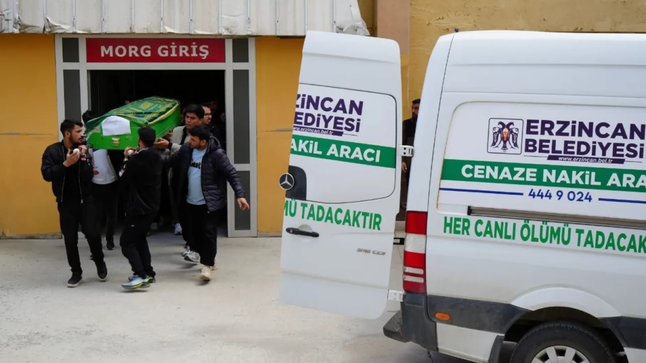 Erzincan’da Hüzünlü Veda: Bodrum’daki Bot Kazasında Ölen Aileler Defnedildi
