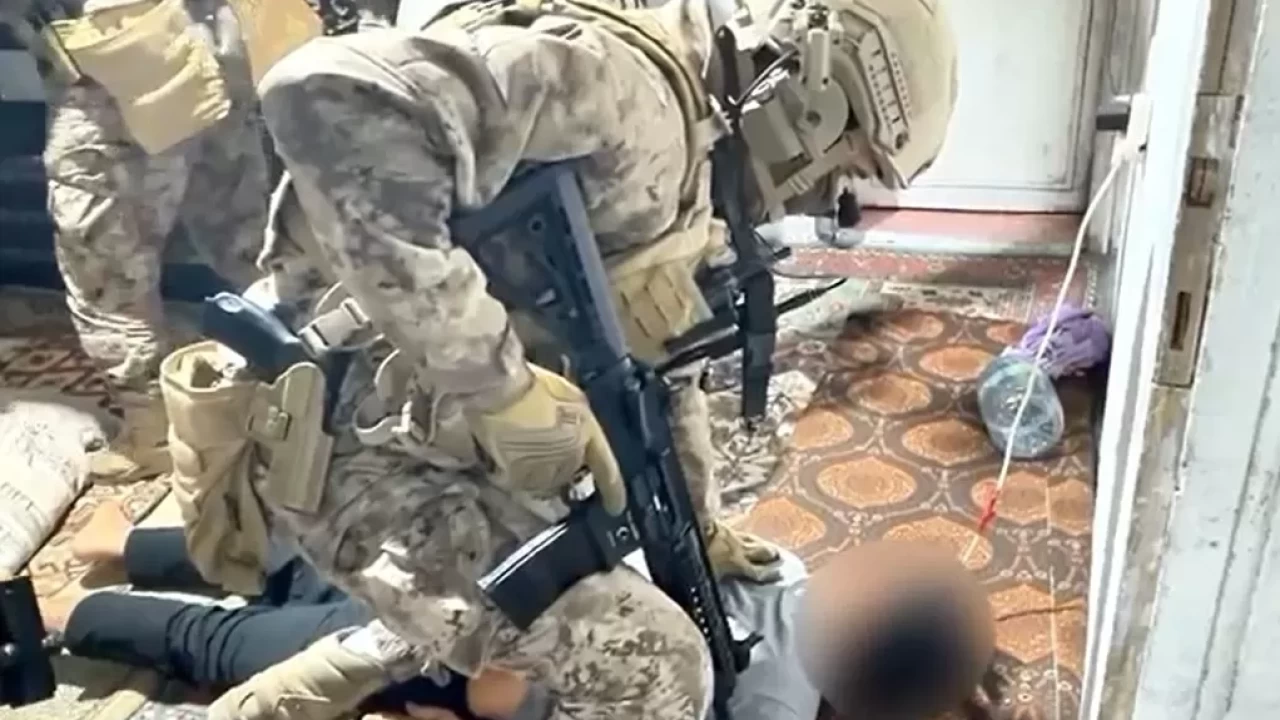 Yozgat’ta şafak operasyonu: DEAŞ’ın sözde komuta kademesi çökertildi! 15 gözaltı