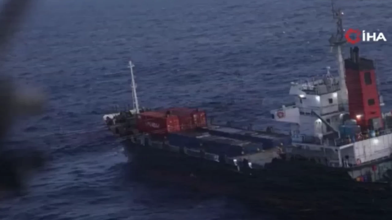 ABD'nin İran Deniz Ablukası Son Dakika! Hürmüz Boğazı Kapalı mı? Petrol Fiyatları ve Küresel Ticaret Nasıl Etkilenecek?