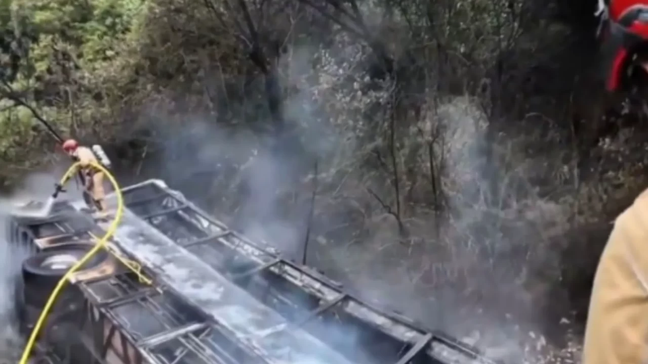 Otobüs faciası: Uçuruma yuvarlanan araçta çok sayıda ölü ve yaralılar var