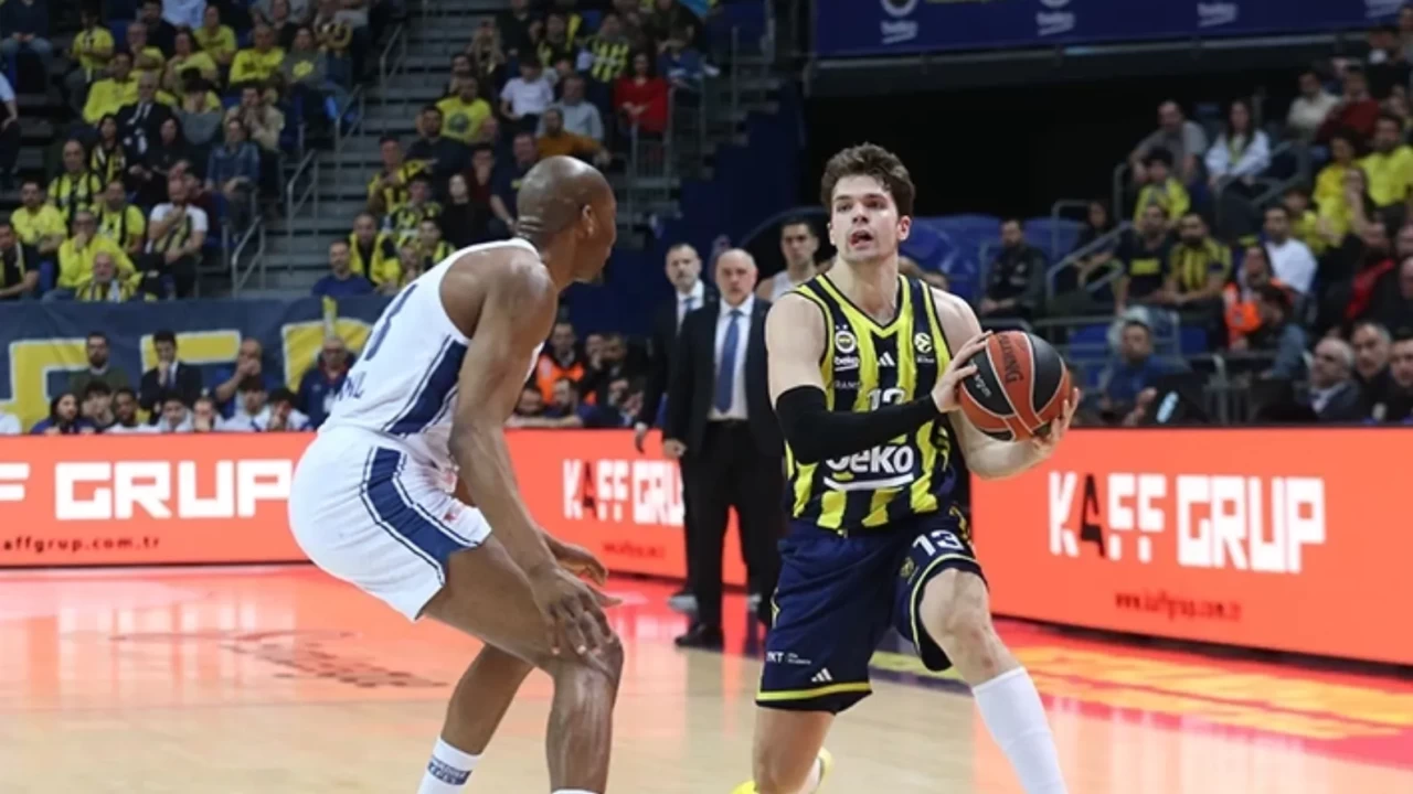 ANADOLU EFES - FENERBAHÇE BEKO MAÇI NE ZAMAN, SAAT KAÇTA? Basketbol Süper Ligi'nde dev derbi: Efes intikam, Fenerbahçe liderlik peşinde