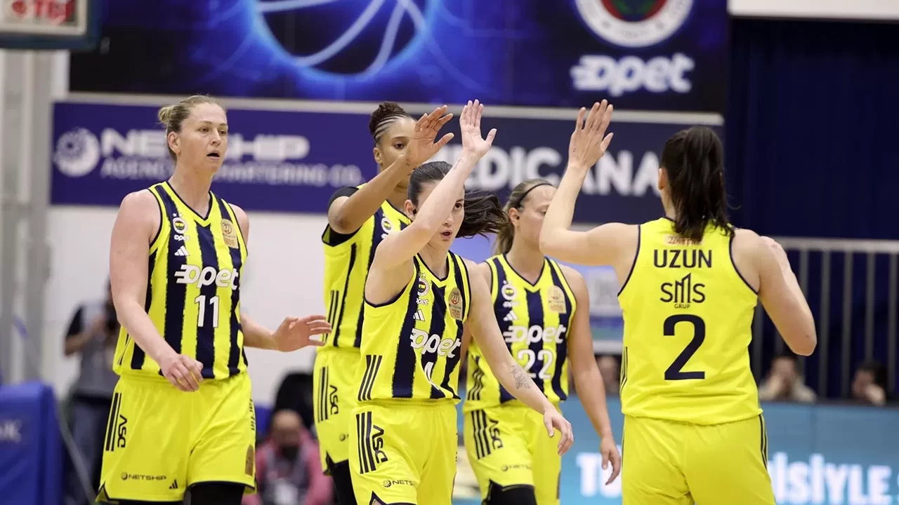 Fenerbahçe, Galatasaray karşısında şampiyonluğa koşuyor!