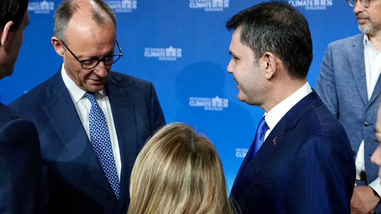 Bakan Kurum, Almanya Başbakanı Merz ile bir araya geldi